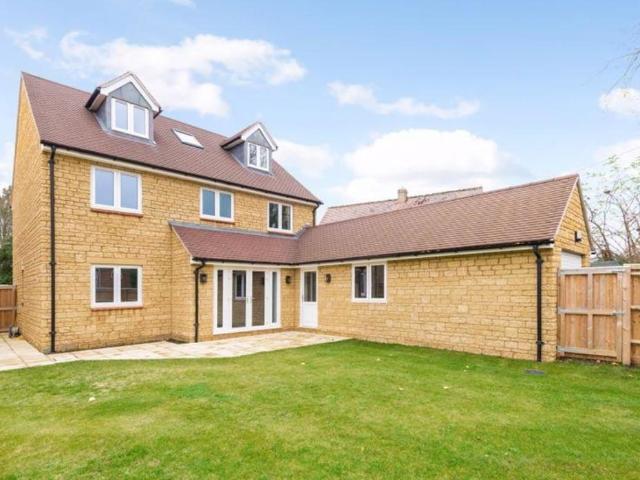 Land for sale in Dromore, Oxfordshire