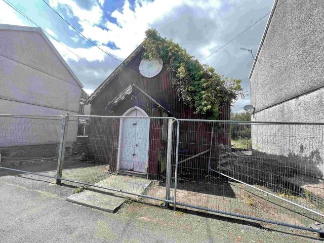 Land for sale in Tonyrefail, Coedely