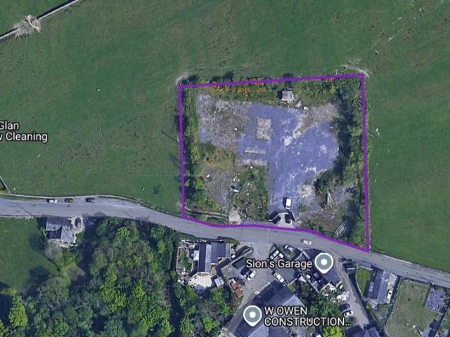 Land for sale in Clwt-y-bont, Deiniolen