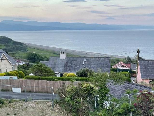 Land for sale in Criccieth