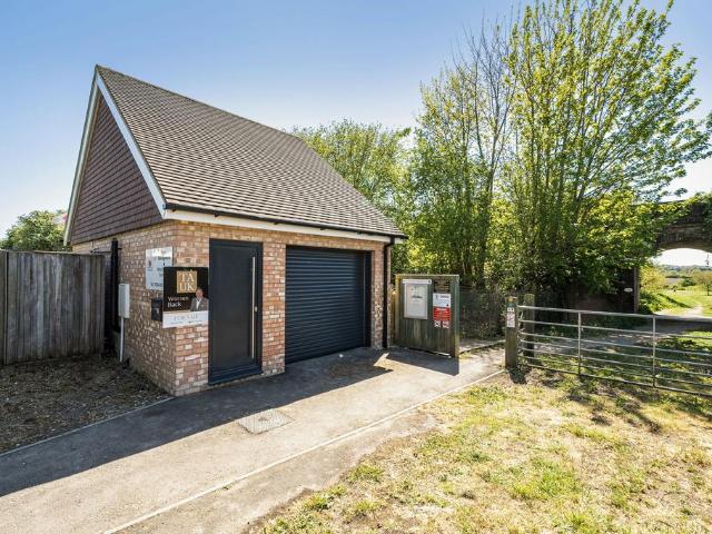 Commercial for sale in Hollingbourne, Midway