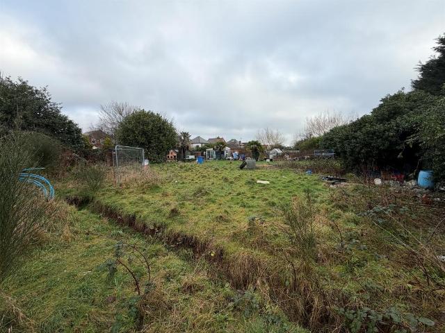 Land for sale in Crewton, East Midlands