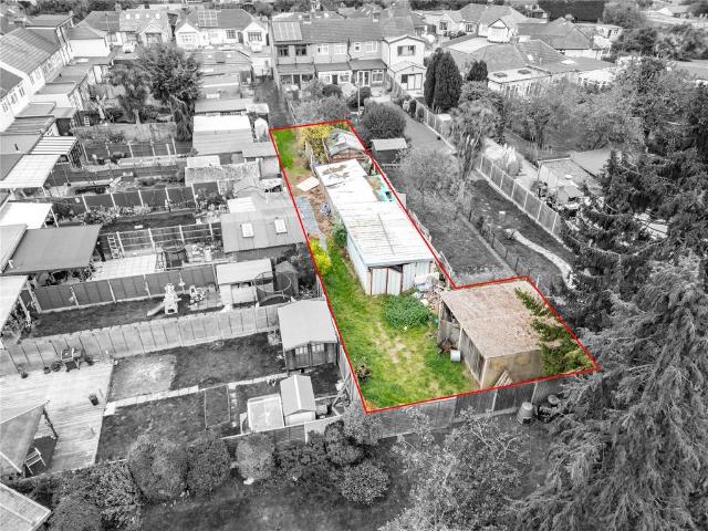 Land for sale in Dagenham, Cat Hill