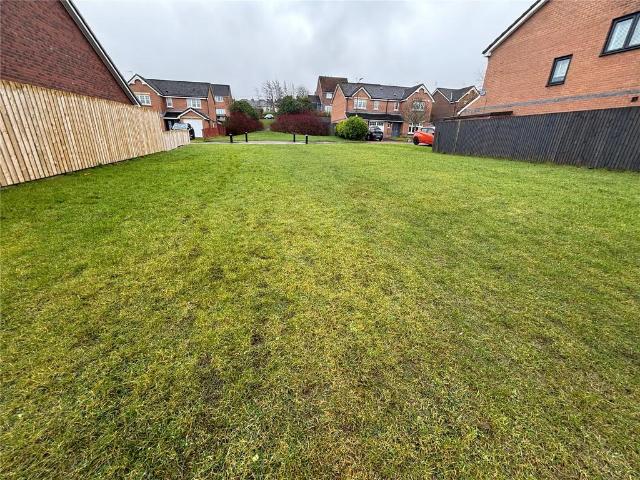 Land for sale in Wallace Brae, Scotland