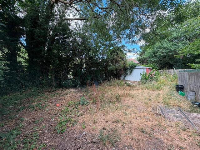 Commercial for sale in Batchworth, Hertfordshire