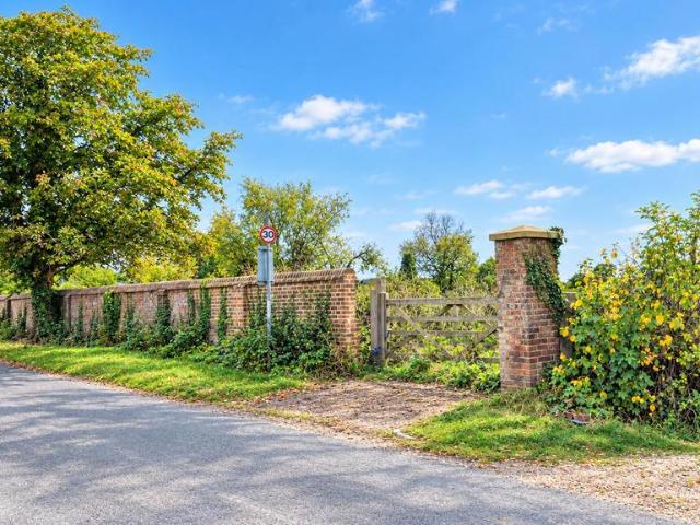 Land for sale in Eaton Bray, Central Bedfordshire