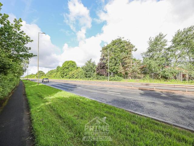 Commercial for sale in Moodiesburn, Scotland
