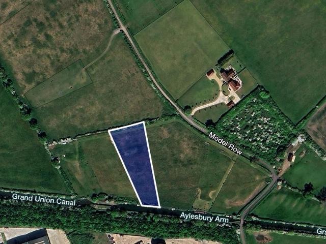 Land for sale in Buckinghamshire