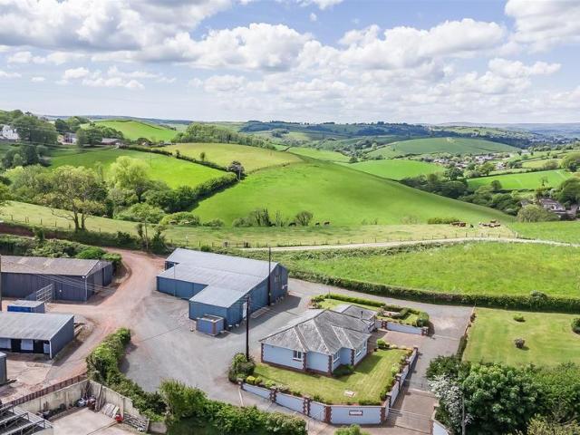 Commercial for sale in Livermead