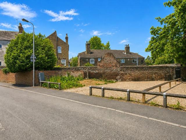 Land for sale in Clay Lake, Gosberton Clough
