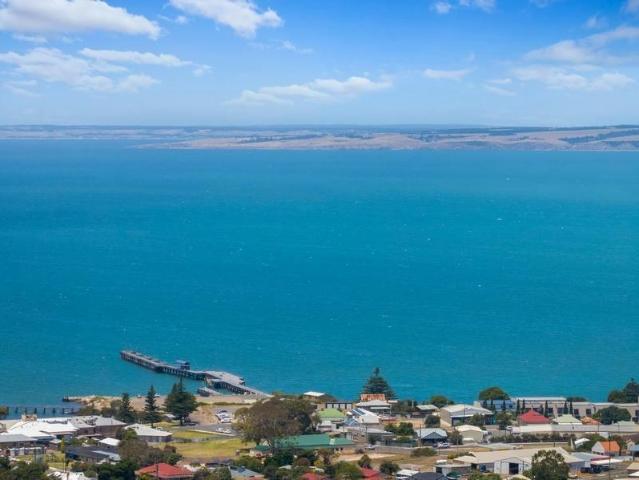 Land for sale in Kingscote