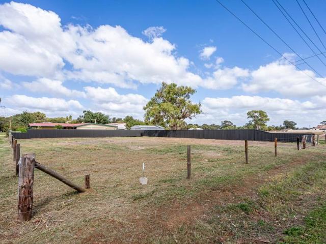 Land for rent in Comaum, South Australia