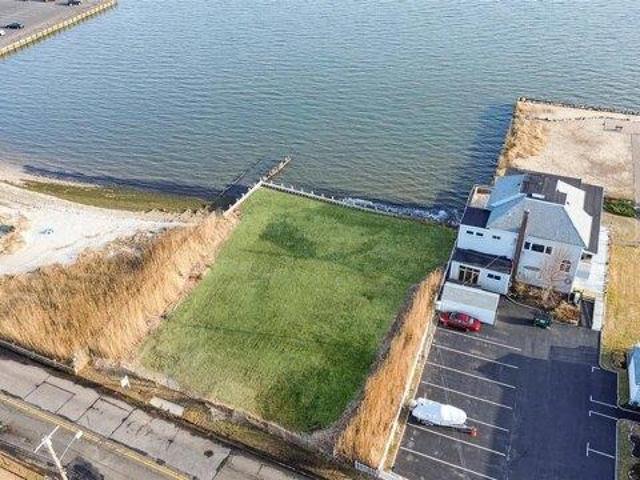 Land for sale in Sayville