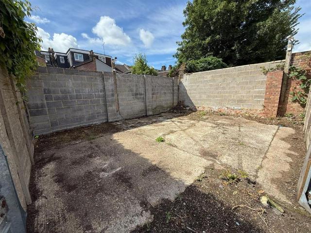 Land for rent in Spring Park, Luton