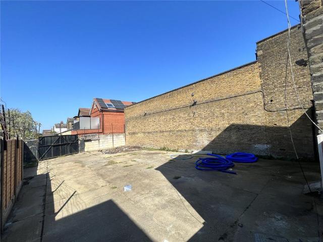 Land for rent in Alton Barnes, Essex