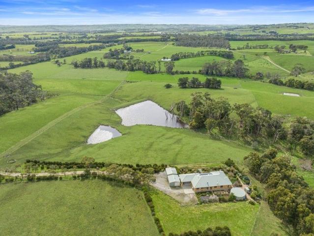 Cottage for sale in Stony Creek, Victoria