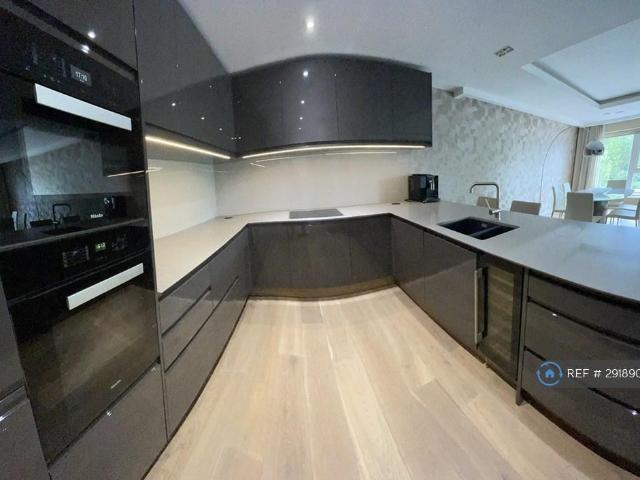 Apartment for rent in West Kensington, Greater London
