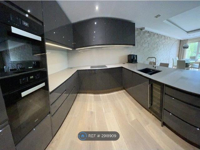 Apartment for rent in West Kensington, Greater London