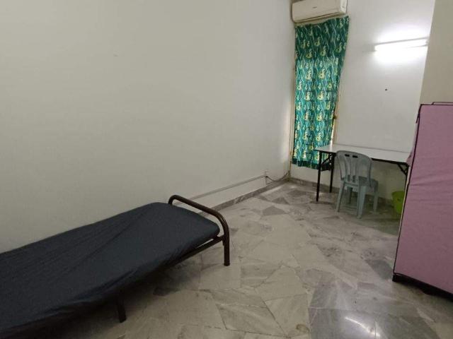 Room for rent in Petaling, Alam Impian