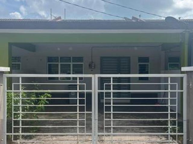 Terraced House for sale in Malaka