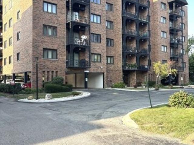 Condo for sale in Des Plaines Condo for sale in Des Plaines