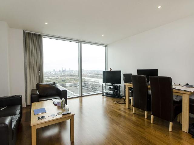 Apartment for rent in Canary Wharf, Greater London