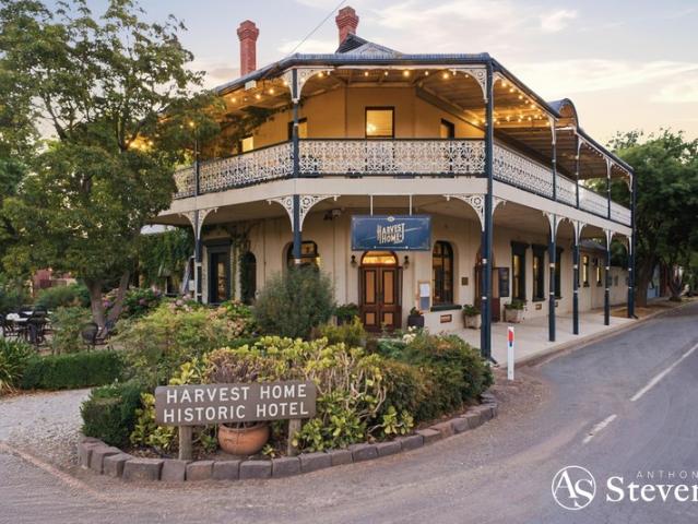 Townhouse for sale in Avenel, Victoria
