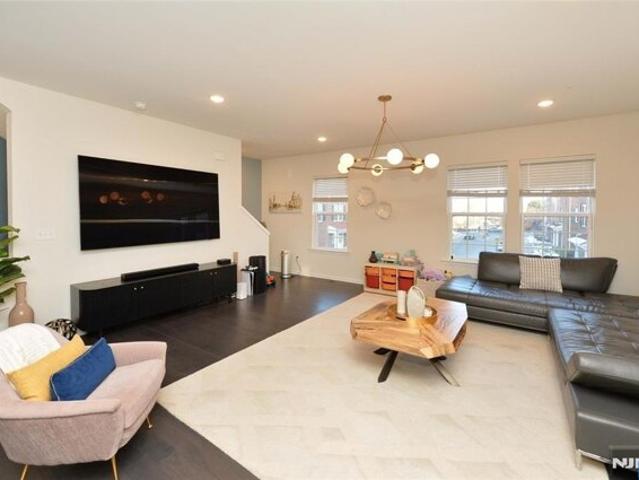 House for sale in Fair Lawn, New Jersey