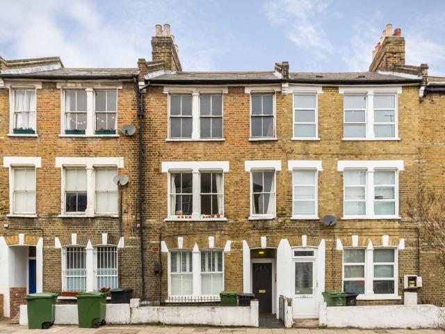Apartment for rent in Stockwell, Greater London