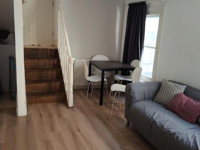 Apartment for rent in Stockwell, Greater London