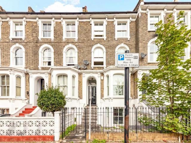 Apartment for rent in Stockwell, Greater London