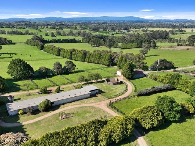 Cottage for sale in Warragul, Victoria