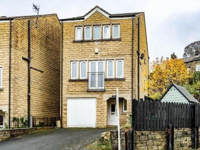 House for sale in Huddersfield, West Yorkshire