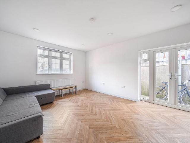 Apartment for rent in London Borough of Merton, Mitcham