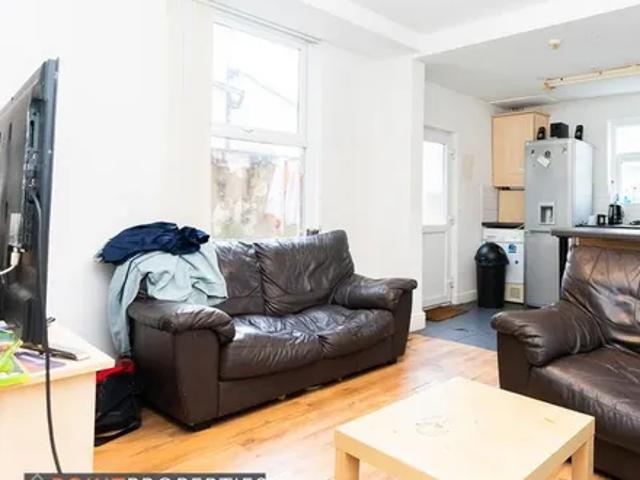 House for rent in Calderstones