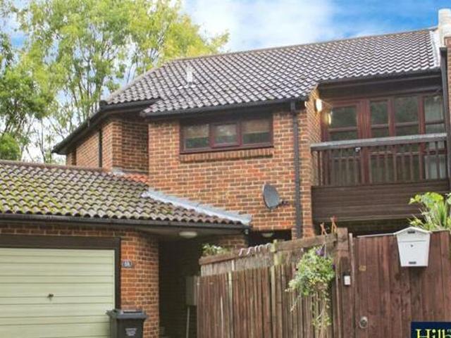 House for sale in Laindon, Essex