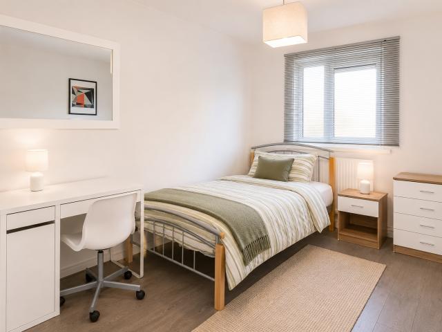 Room for rent in Brownfields, Greater London