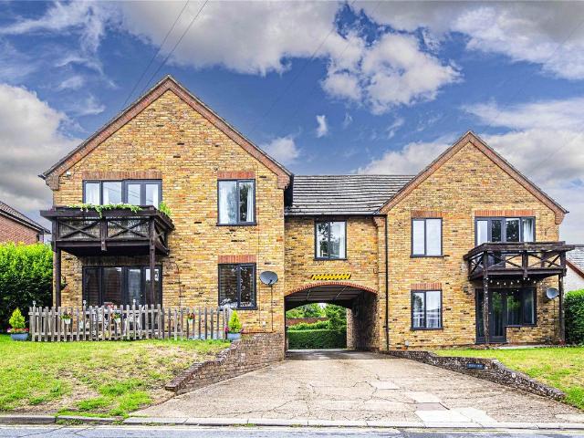 House for rent in Pouchen End, Hertfordshire