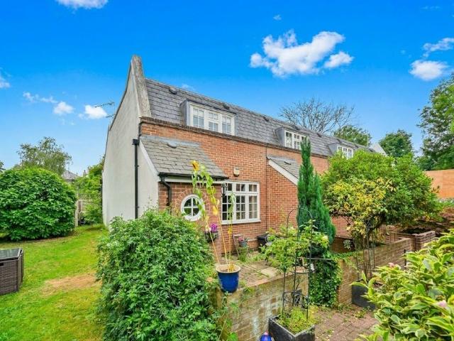House for rent in London Borough of Ealing, Greater London