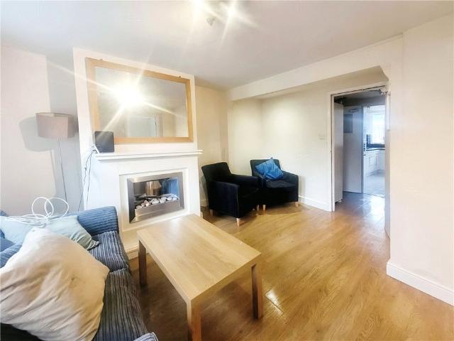 House for rent in Row Town, Surrey