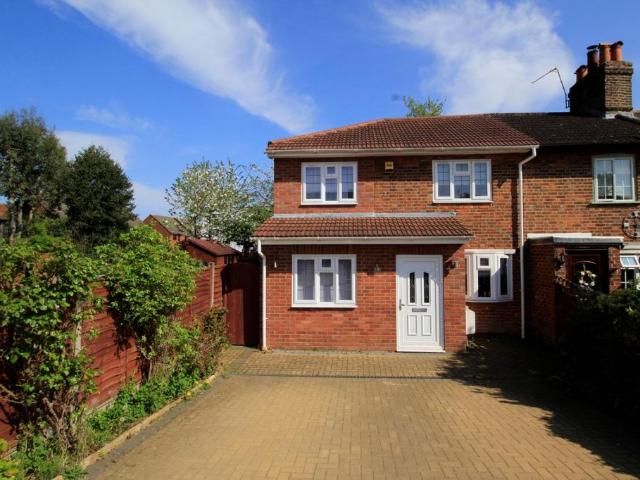 House for rent in Row Town, Surrey