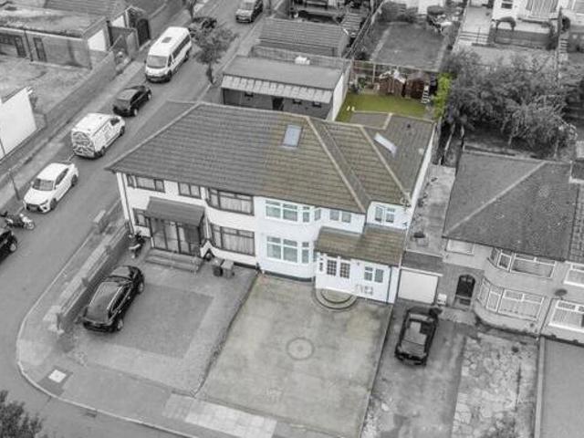 House for sale in Little Stanmore, Greater London