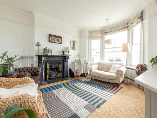 House for rent in Brondesbury, Greater London