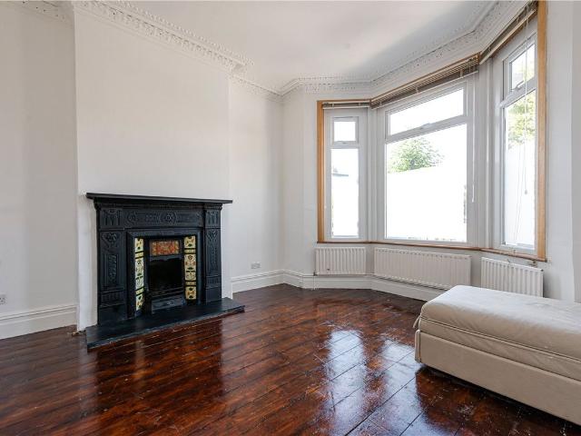 Apartment for rent in Brondesbury, Greater London