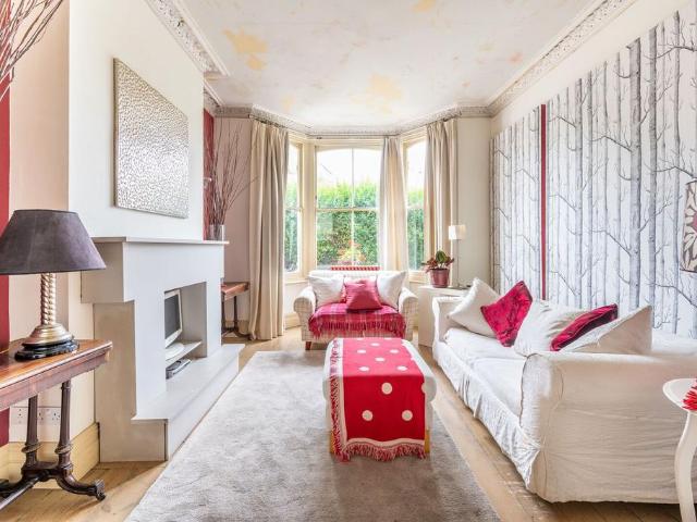 House for rent in Brondesbury, Greater London