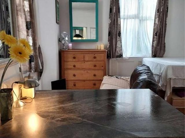 Studio for rent in St John's, Woking