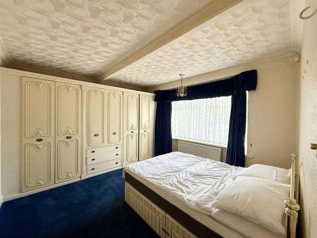 Room for rent in Shreding Green, Richings Park