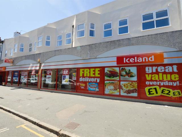 Apartment for rent in Roselands, Eastbourne