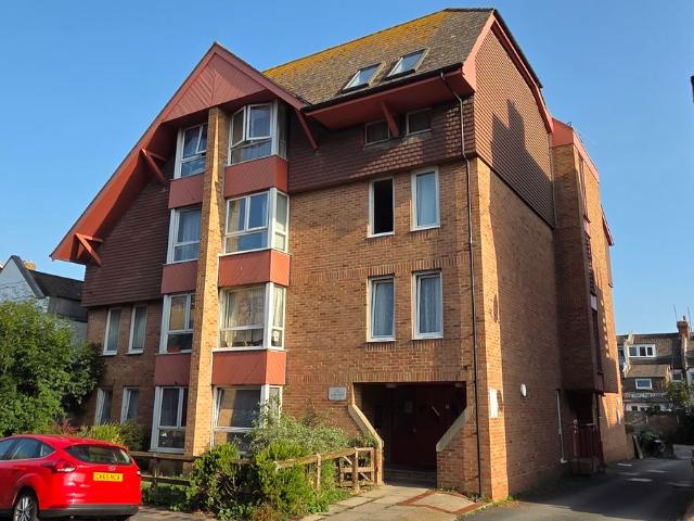 Apartment for rent in Roselands, Eastbourne