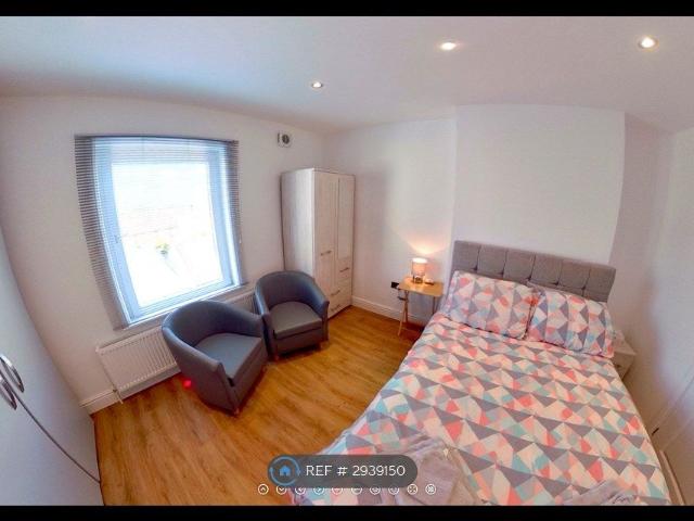 Studio for rent in Roselands, Eastbourne